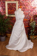 Neckholder Brautkleid mit Schleppe