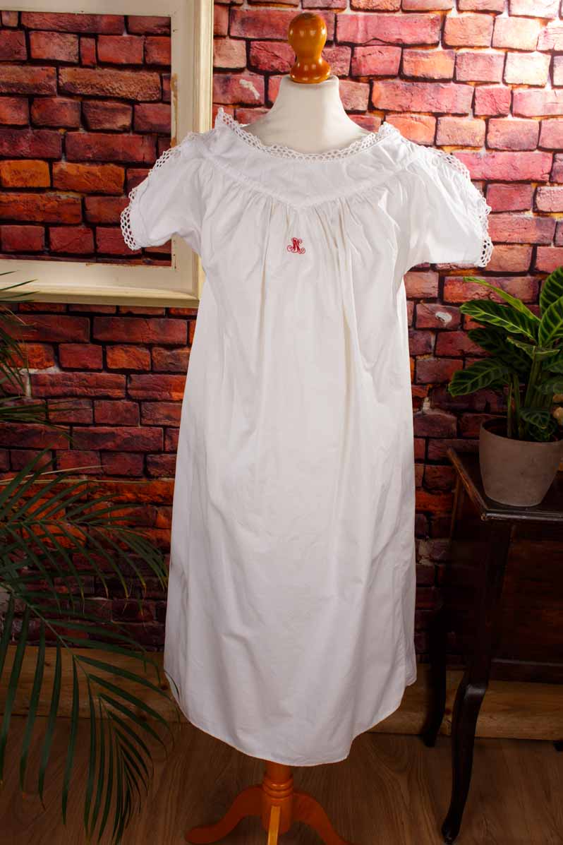 antikes Unterkleid Monogramm MH