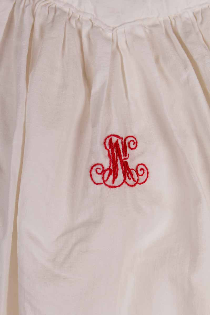 antikes Unterkleid Monogramm MH