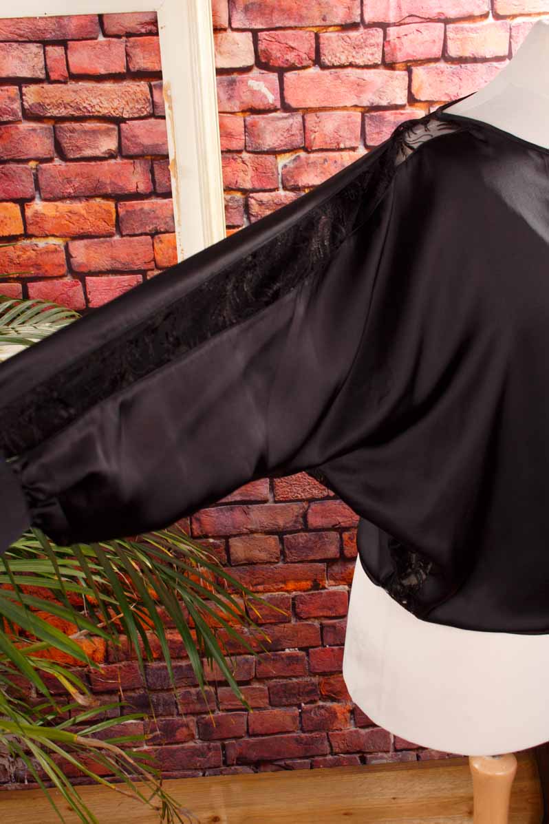elegantes Fledermaustop schwarz Satin
