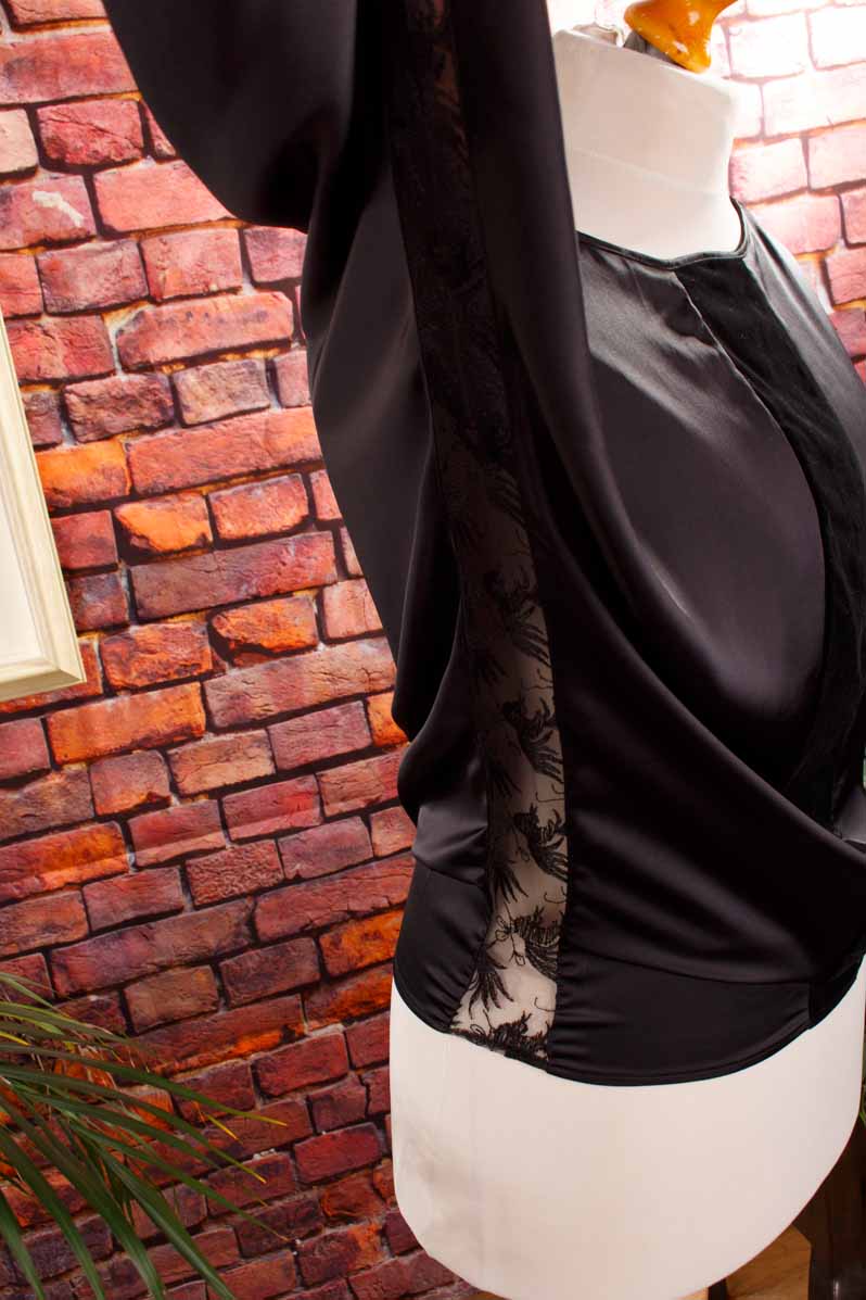 elegantes Fledermaustop schwarz Satin