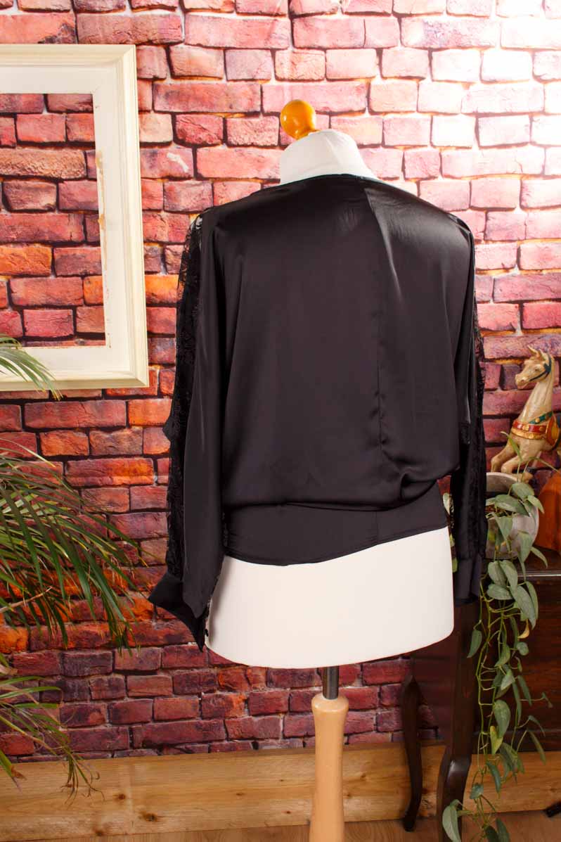elegantes Fledermaustop schwarz Satin