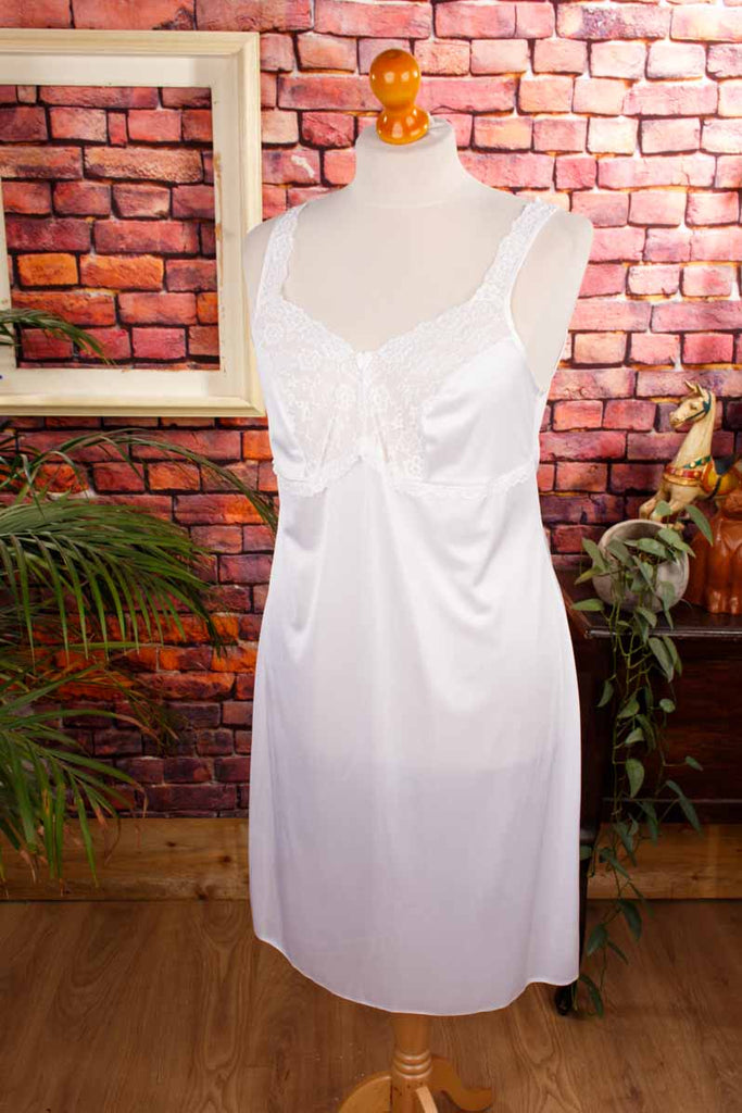 Unterkleid seidig weiß