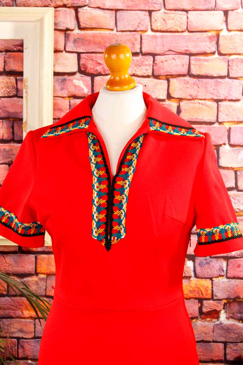 70s Schlagerkleid rot Megakragen