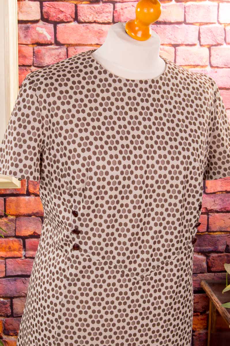 60s Etuikleid beige Punkte