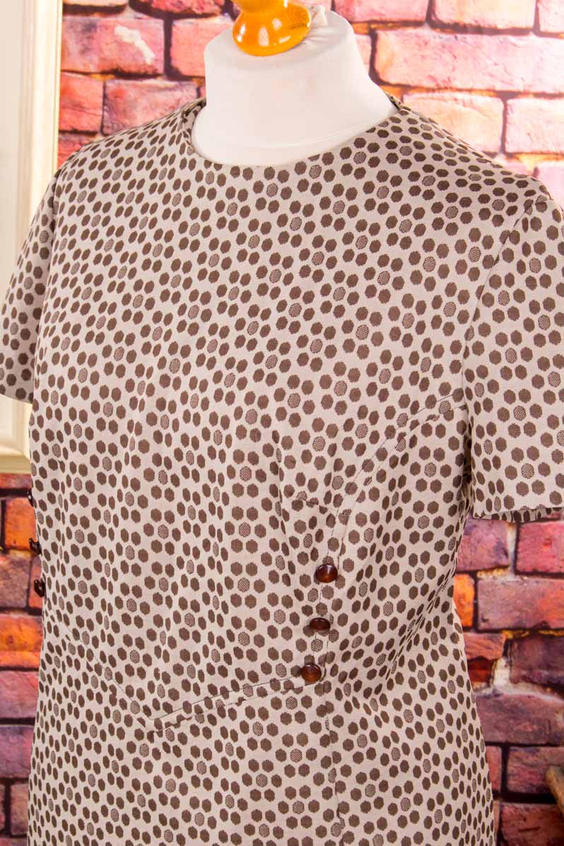 60s Etuikleid beige Punkte