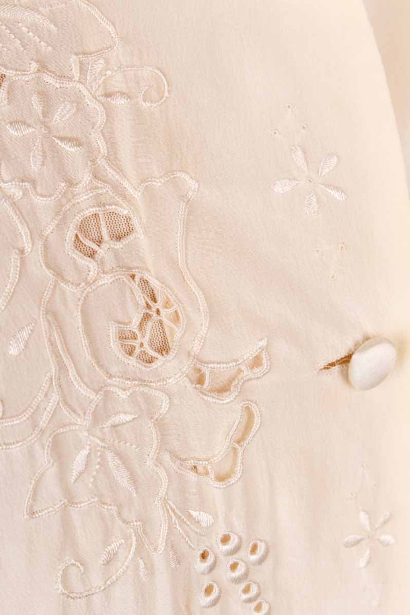 elegante Seidenbluse Lochmuster