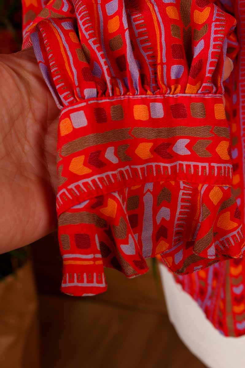 asymmetrische Seidenbluse rot bunt
