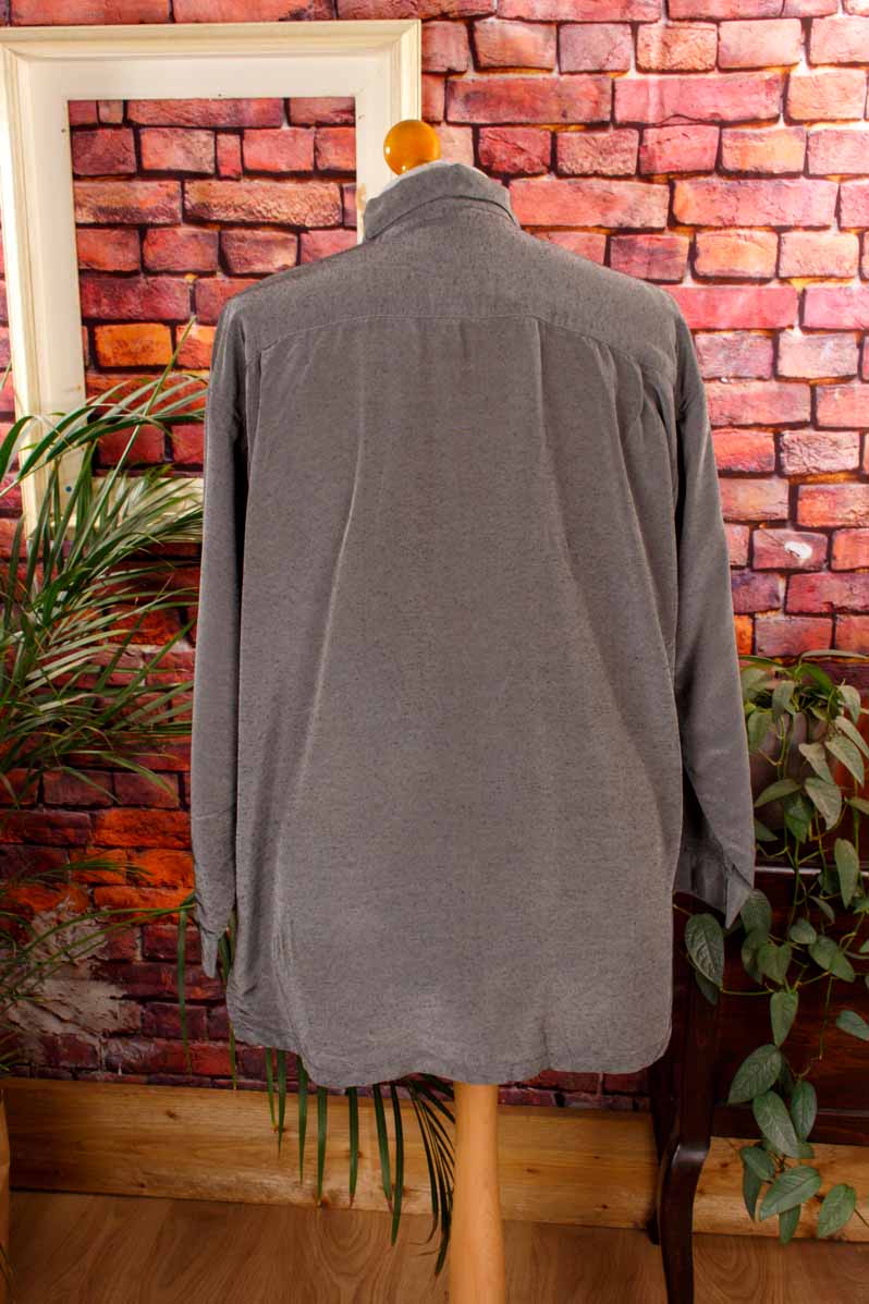 silbergraue Bluse bestickt