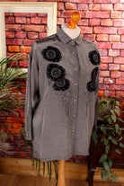 silbergraue Bluse bestickt