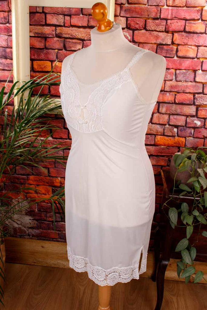 zartes Unterkleid weiß Spitze