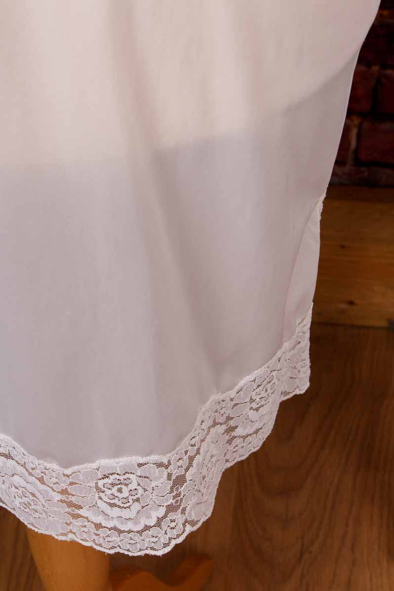 zartes Unterkleid weiß Spitze