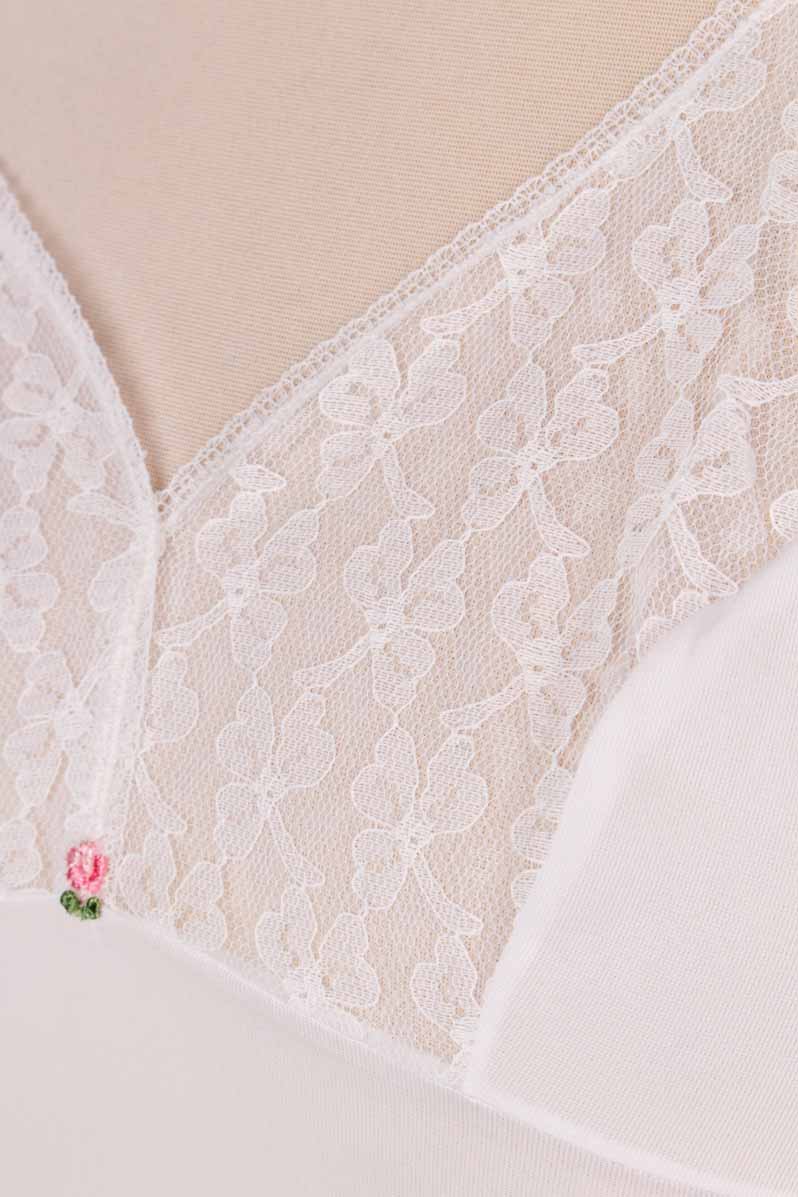 Unterkleid zart weiß Spitze