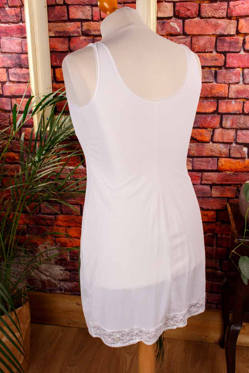 Unterkleid zart weiß Spitze
