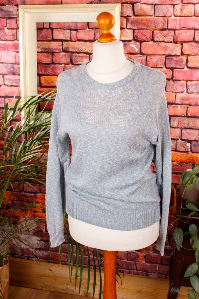 leichter taubenblauer Pullover