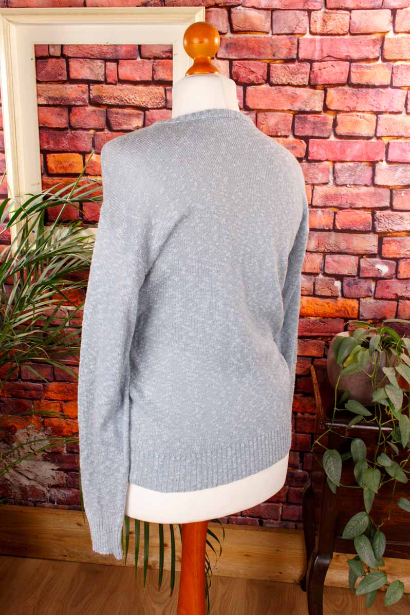 leichter taubenblauer Pullover