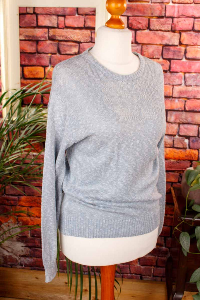 leichter taubenblauer Pullover