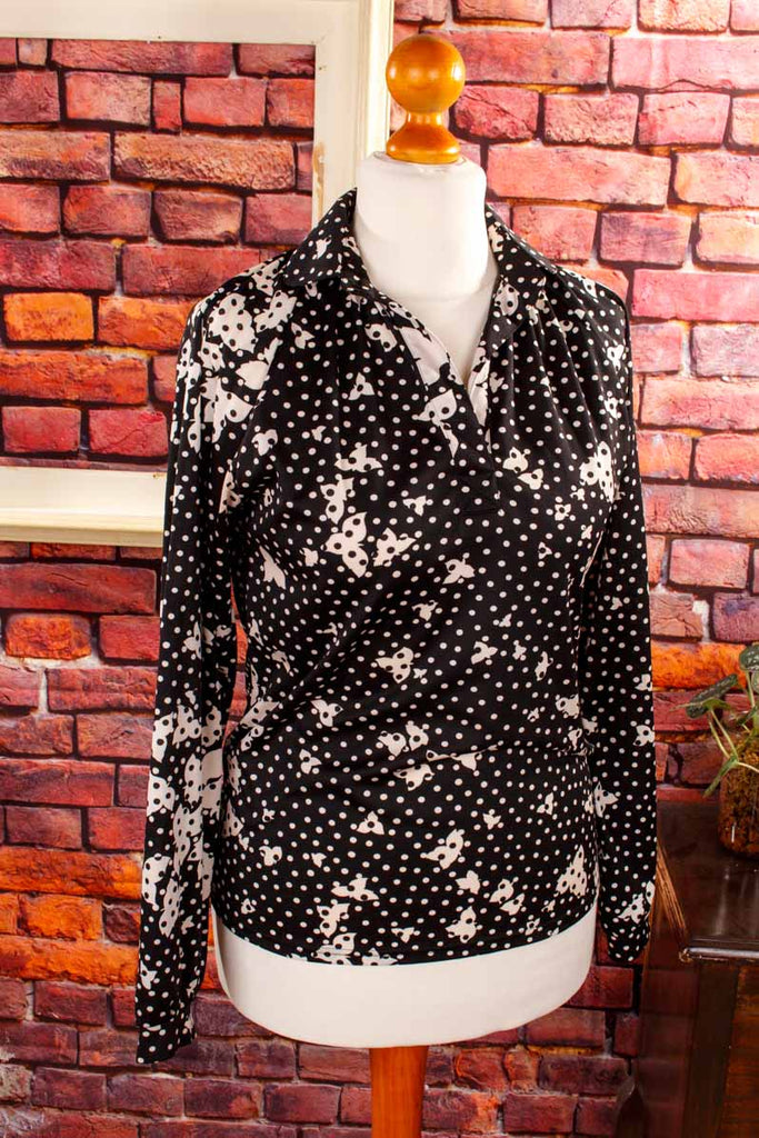 Pünktchenbluse schwarz-weiß