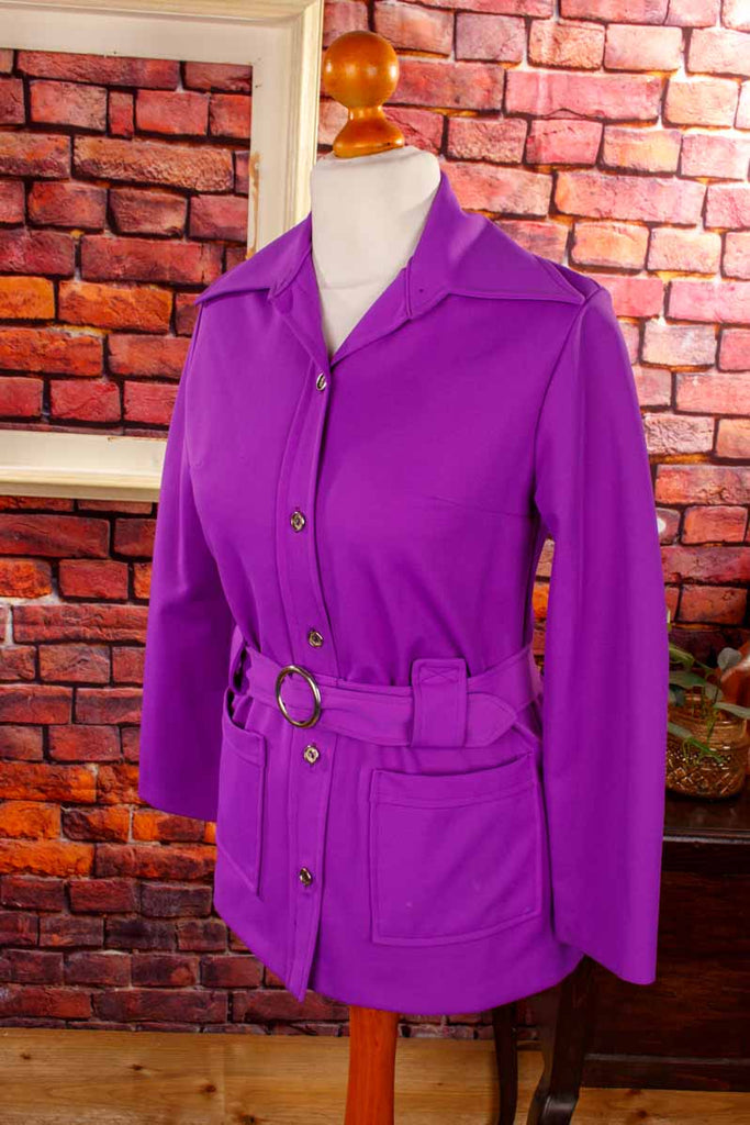 lila Blusenjacke Megakragen