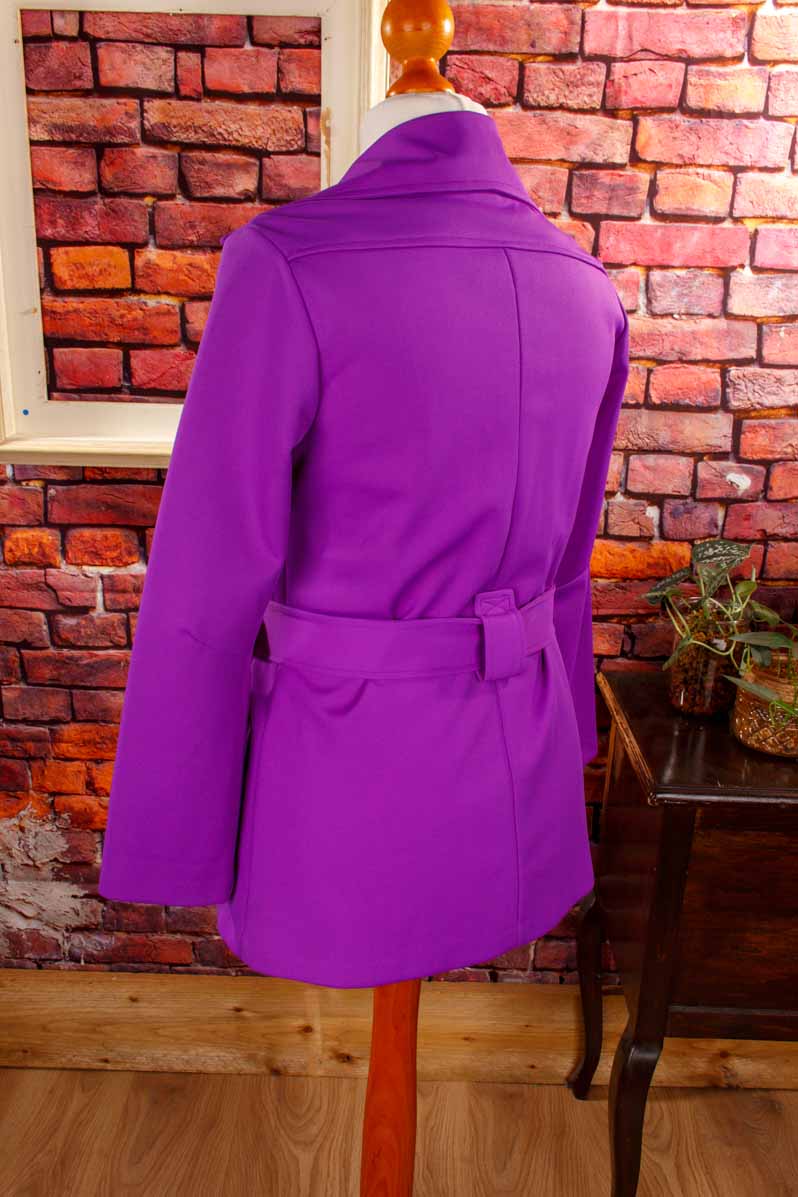 lila Blusenjacke Megakragen