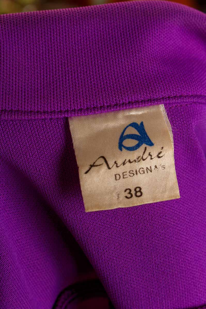 lila Blusenjacke Megakragen