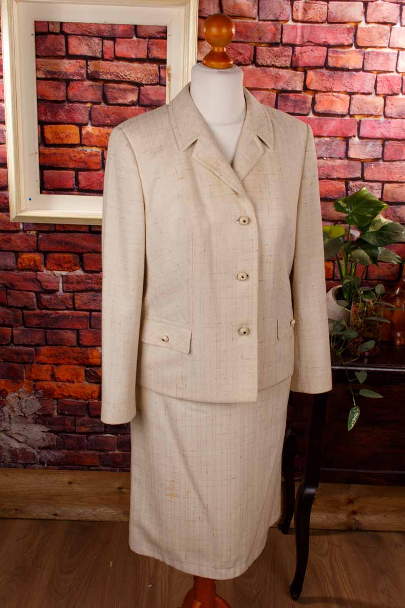 Wollkostüm beige