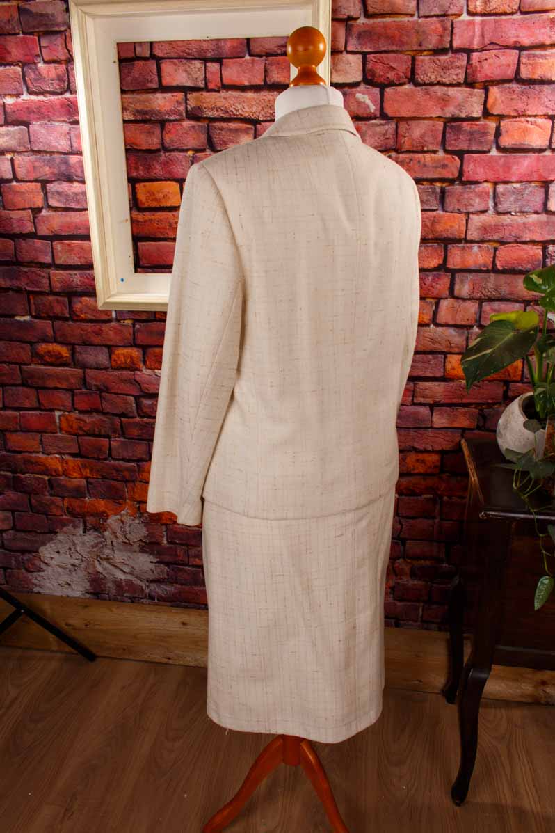 Wollkostüm beige