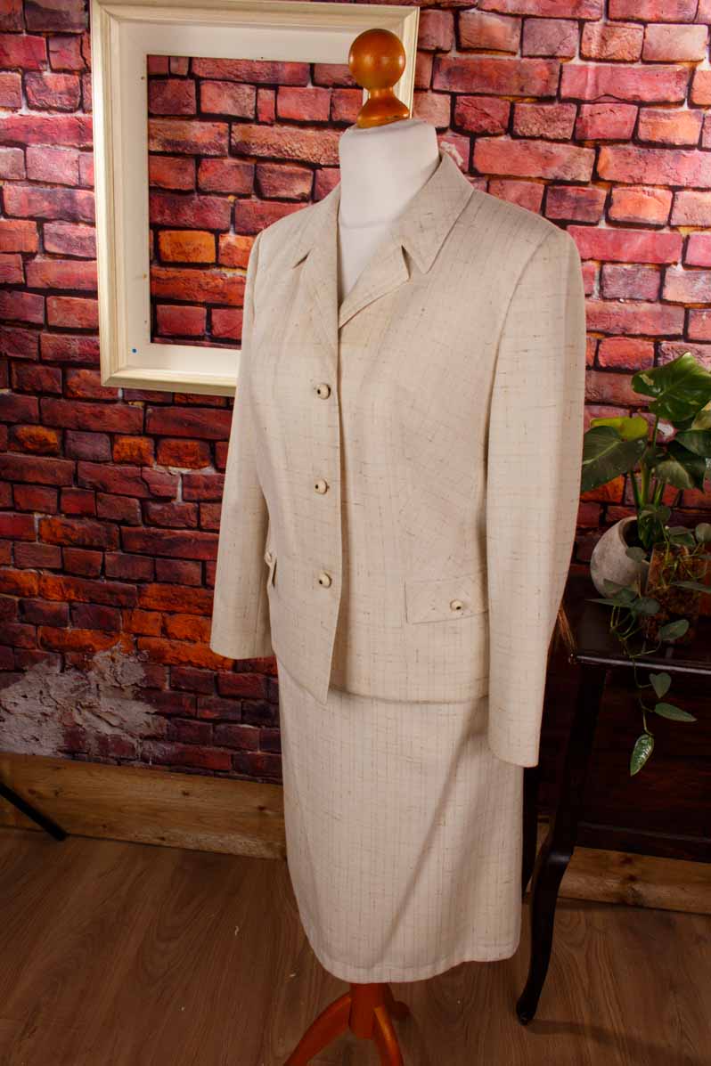 Wollkostüm beige