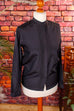 schwarze Bluse mit Stehkragen