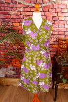 Nylon Kittelkleid grün lila Blumen