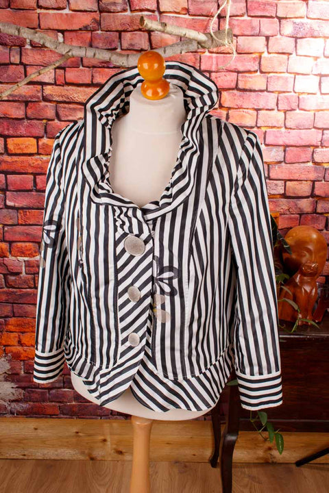 extravaganter Blazer schwarz-weiß