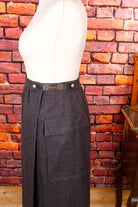 Wollrock grau Kettendetail