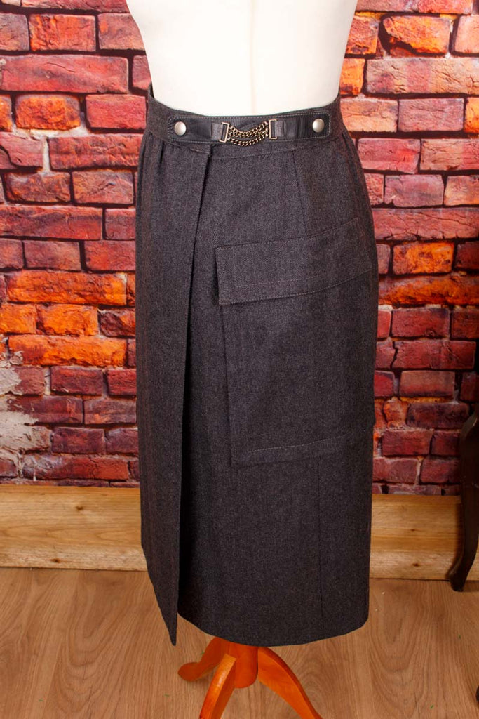 Wollrock grau Kettendetail