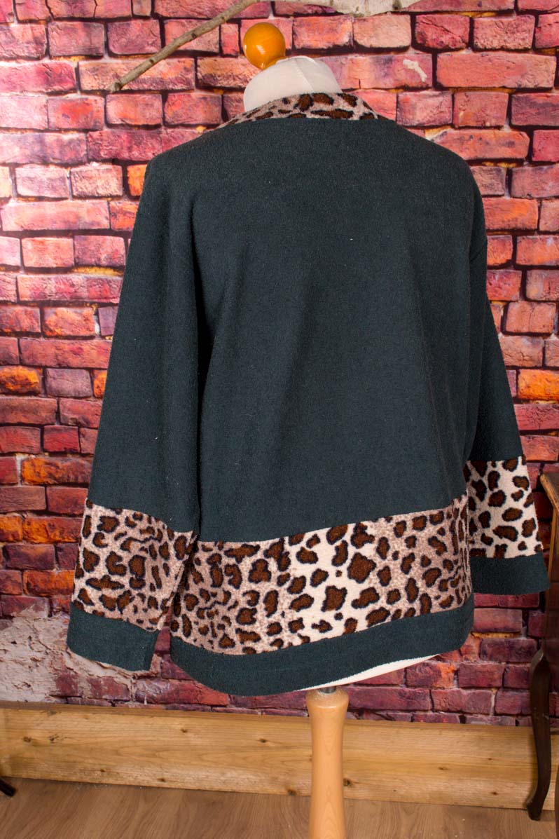 Fleece Pulli mit Terrier und Leomuster
