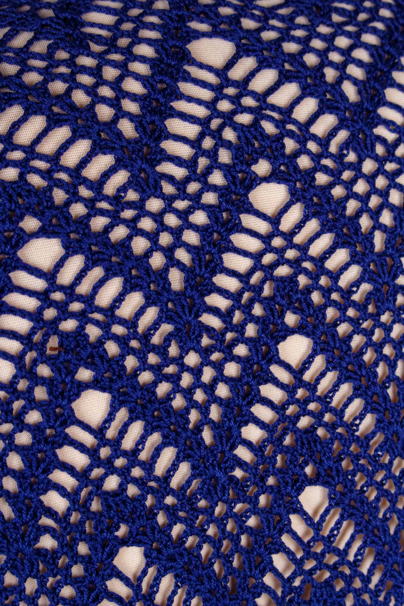 royal-blaue Häkel Strickjacke