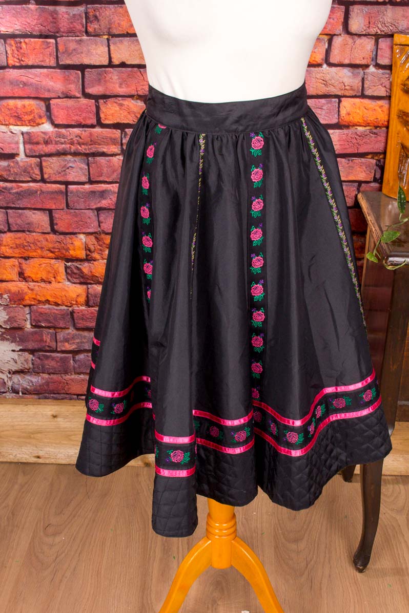 Petticoat Rock schwarzer Taft mit Rosen