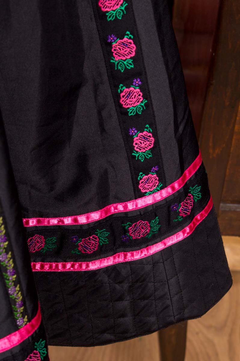 Petticoat Rock schwarzer Taft mit Rosen