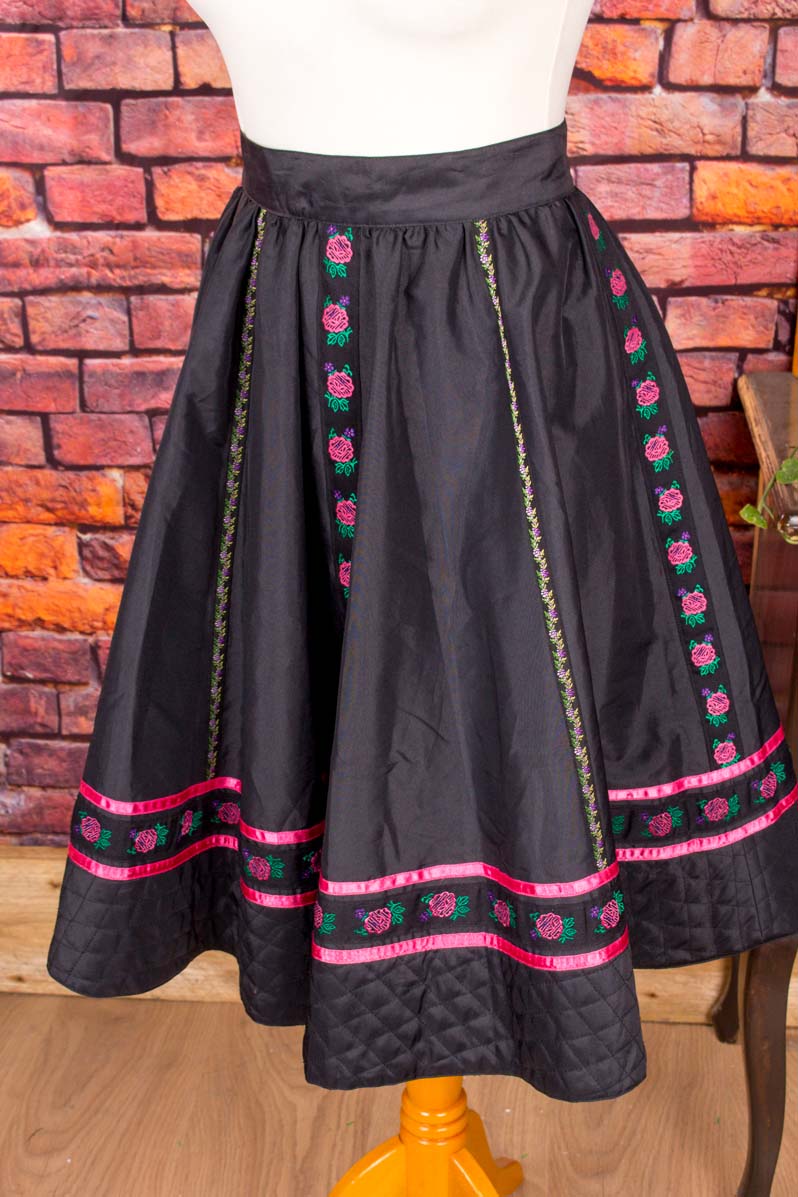 Petticoat Rock schwarzer Taft mit Rosen