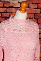 70s Minikleid aus rosa Häkel