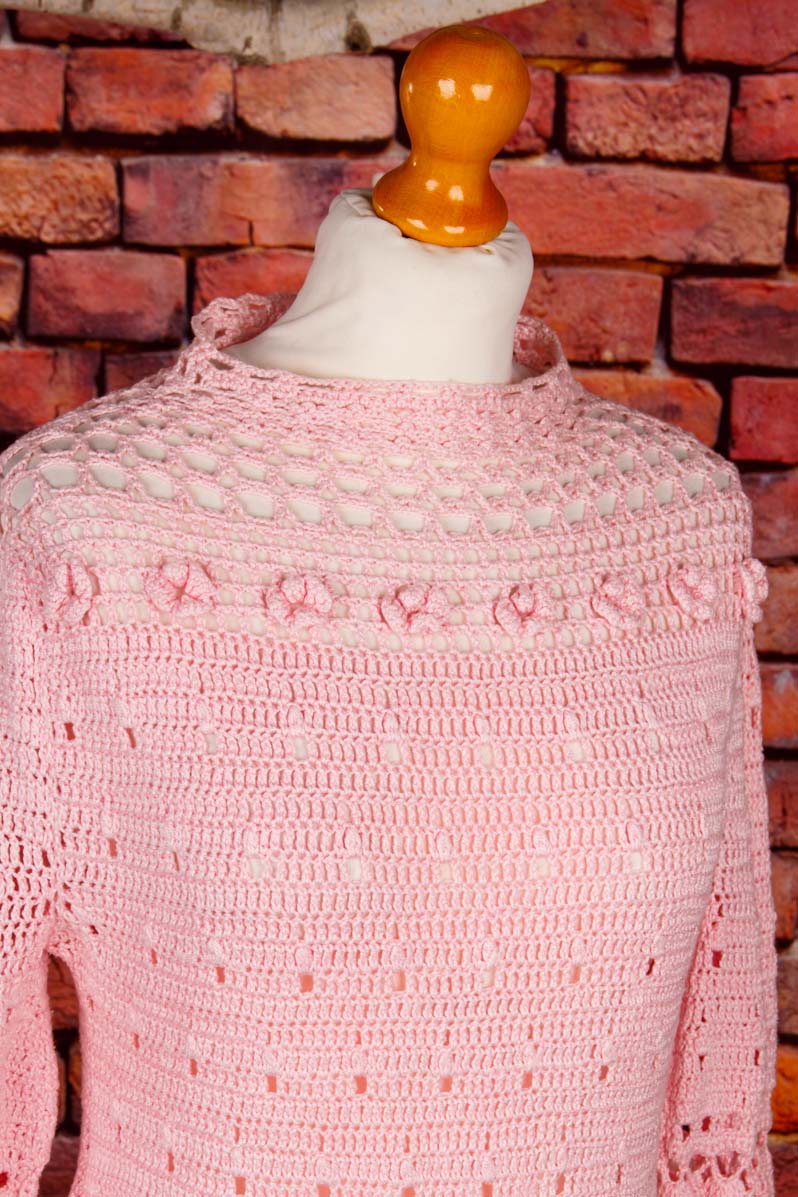 70s Minikleid aus rosa Häkel