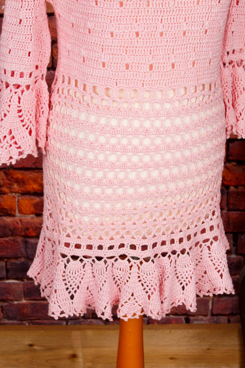 70s Minikleid aus rosa Häkel