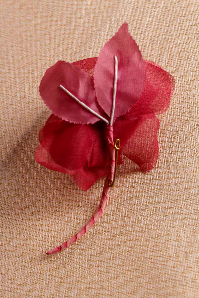 Vintage Anstecker altrosa Blume