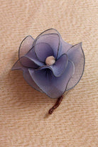 Vintage Anstecker taubenblau Blume