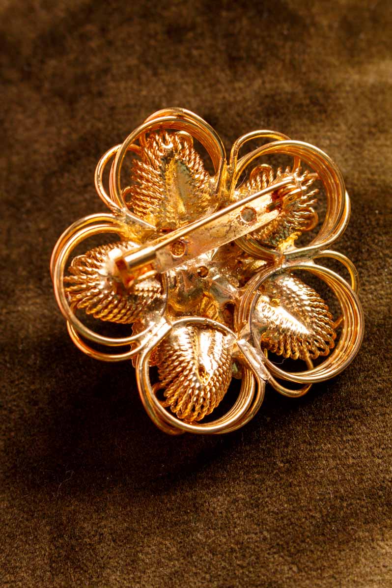 große Brosche gold Blume