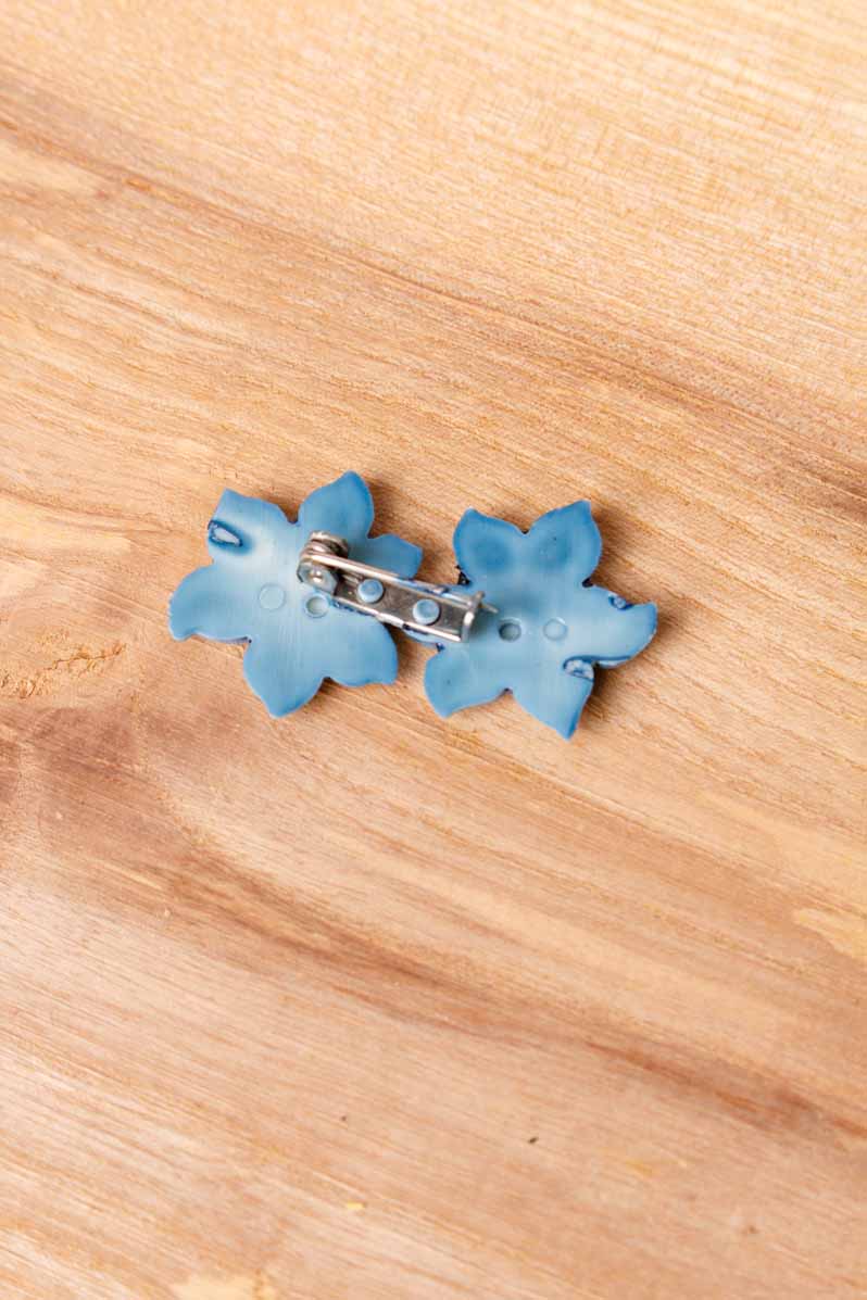 70s Hippie Anstecker Blume blau