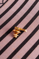 Anstecker goldenes M