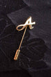 kleiner Anstecker goldenes A