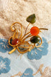 goldene Brosche floral + Schmucksteine