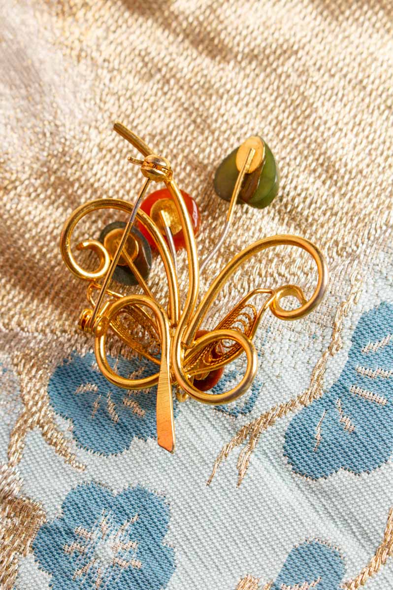 goldene Brosche floral + Schmucksteine