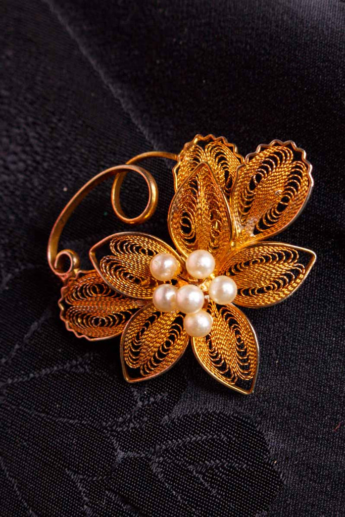 Brosche goldene Blüte